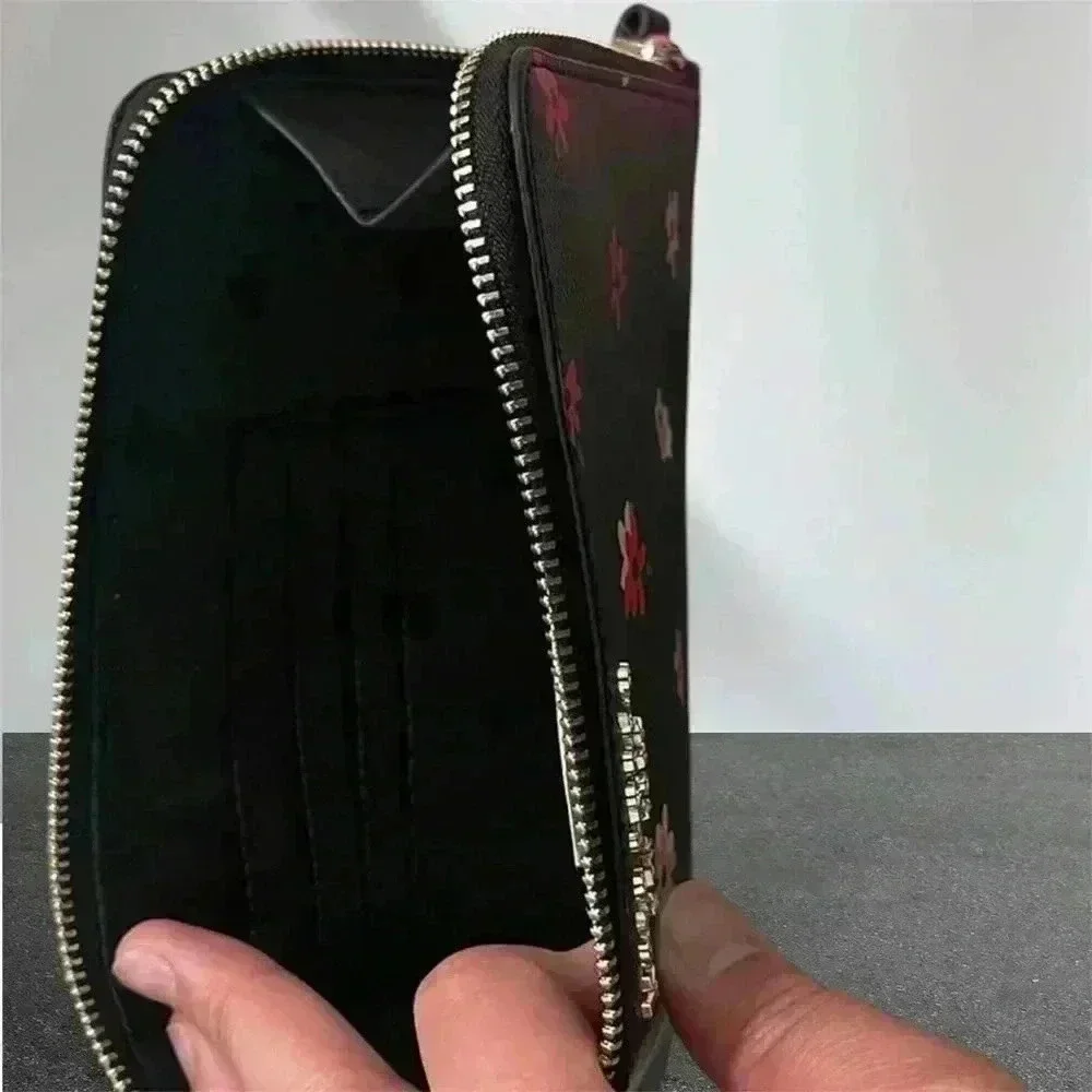 Kate Spade ♠️ Wristlet